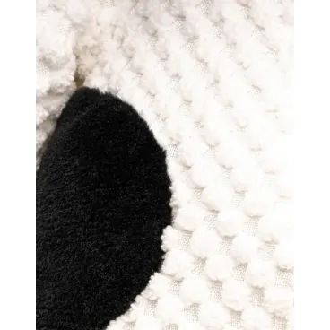 Zoom détail texture de la peluche vache pour chien