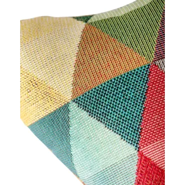 zoom sur le tissu Arlecchinu - Motif géométrique coloré, couture artisanale