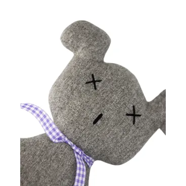 Zoom tête peluche Orsu - style minimaliste et créatif