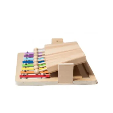 Zoom sur les touches colorées du jouet éducatif en bois pour chien