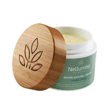 Pot ouvert texture fondante du baume réparateur naturel pour chien formule vegan Nellumbo