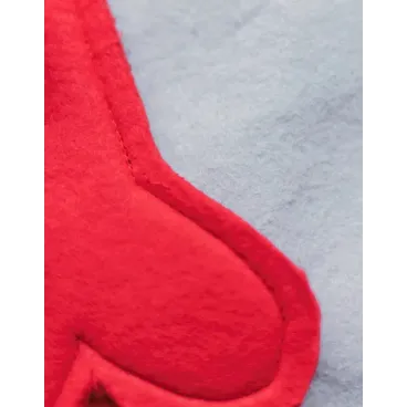 Tissu polaire rouge doux du tapis à renifler Snuffie – détail matière