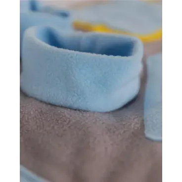 Zoom sur la texture douce et les coutures du tapis de fouille Snuffies