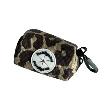 Sac à crottes seul sur fond blanc avec clip
? Porte-sac à crottes pour chien – design léopard avec mousqueton