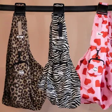 Sac de transport bandoulière pour chien motif zèbre, coeur et léopard