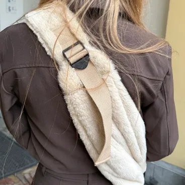 sac-transport-petit-chien-attache-securite-interieure