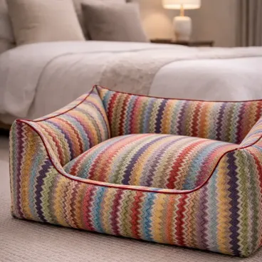 Panier pour chien ZigZac motif multicolore inspiration haute couture vue de face