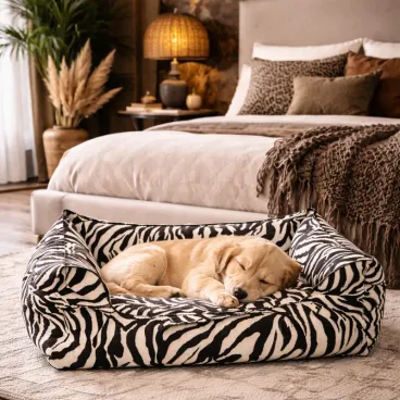 Panier design pour chien zèbre Dog in the City intégré dans un décor contemporain haut de gamme